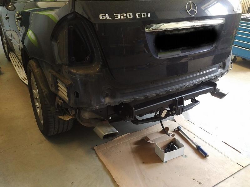 Montáž ťažného zariadenia  Steinhof vertikálny bajonet Mercedes - Benz GL