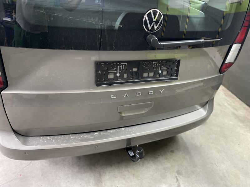 Montáž ťažného zariadenia Bosal Oris vertikálny bajonet VW Caddy